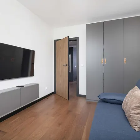 Modern & Luxurious With Balcony & Parking Cracow By Renters Prestige 아파트
