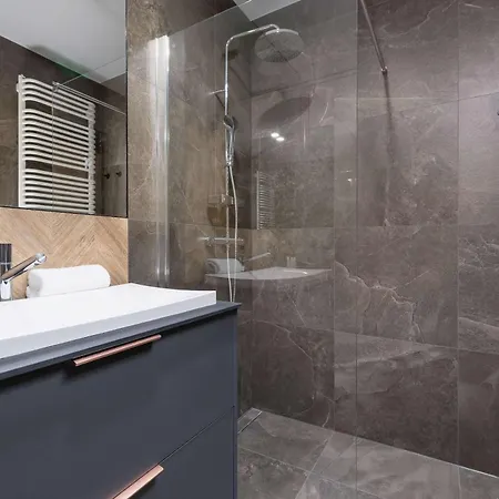 Modern & Luxurious With Balcony & Parking Cracow By Renters Prestige *