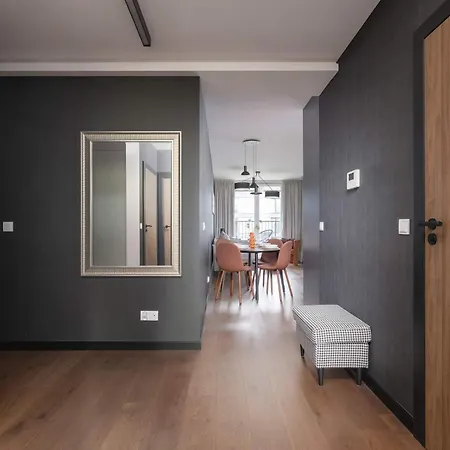 Modern & Luxurious With Balcony & Parking Cracow By Renters Prestige 크라쿠프