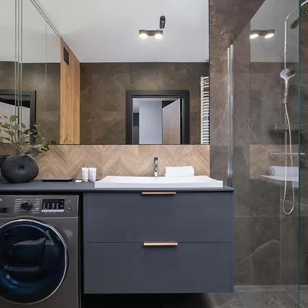 Modern & Luxurious With Balcony & Parking Cracow By Renters Prestige 아파트