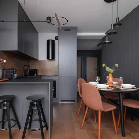 Modern & Luxurious With Balcony & Parking Cracow By Renters Prestige 아파트 *