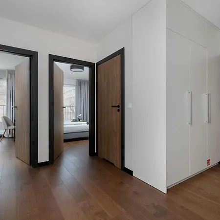 Modern & Luxurious With Balcony & Parking Cracow By Renters Prestige 克拉科夫