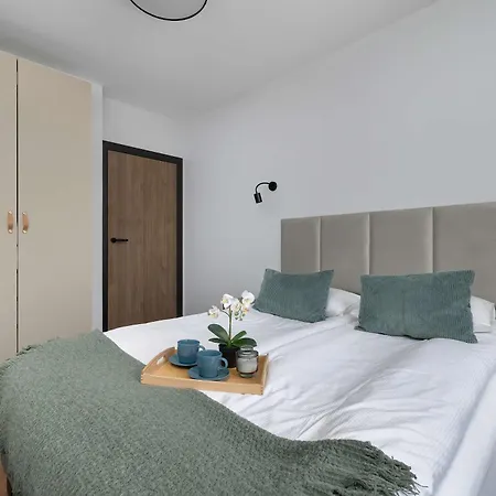Modern & Luxurious With Balcony & Parking Cracow By Renters Prestige * 克拉科夫